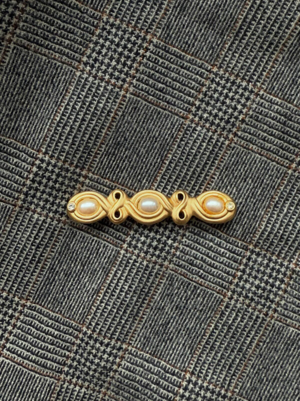 brooch pearls